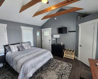 River Beach Guest House. Relax with breathtaking views of the Illinois River! - Chillicothe - Habitación