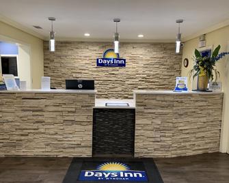 Days Inn by Wyndham Aiken - Interstate Hwy 20 - Aiken - Front desk