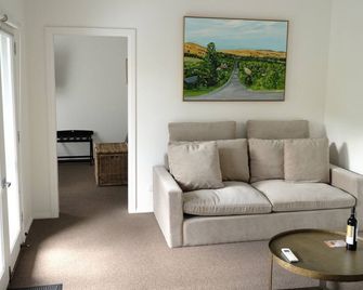 Flash Jacks of Gundagai - Gundagai - Living room