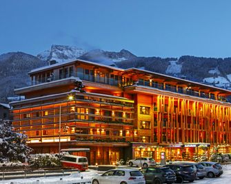 Small Luxury Hotel of the World - DasPosthotel - Zell am Ziller - Budova