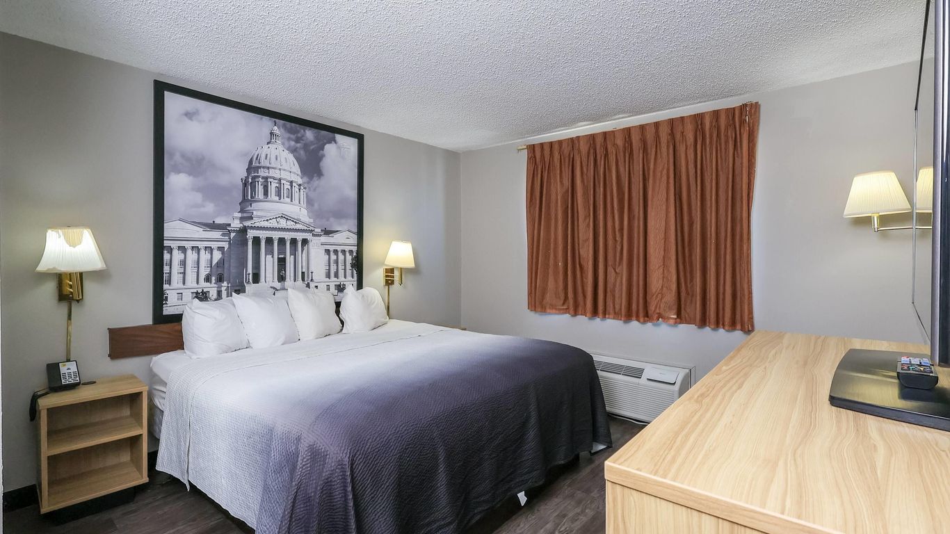 Super 8 by Wyndham Smithville/Kansas City