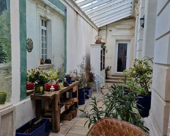 Family suite for up to 6 people in authentic 18th-century Touraine home - Saint-Avertin - Extérieur