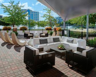 Marriott Hotel Newport News at City Center - ניופורט ניוז - פטיו