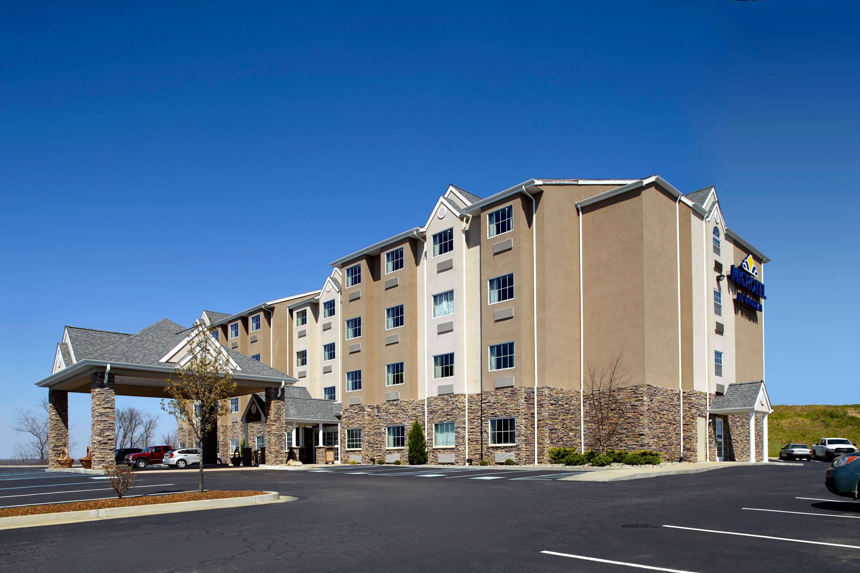 Microtel Inn & Suites by Wyndham Triadelphia/Wheel - Triadelphia - Budova