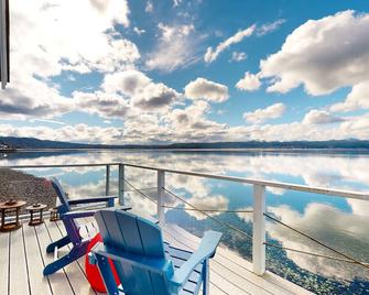 Waterfront home & cabin with private hot tub, AC, firepit & patio - Union - Balcón
