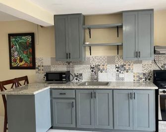 welcome to this cozy hideaway, nestled in the upscale area of Basseterre. - Basseterre - Kitchen