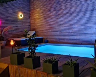 Chambre Privee Au Pied Des Cevennes - Lodève - Piscina