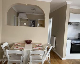 Herons Park Suite - Lydd - Dining room