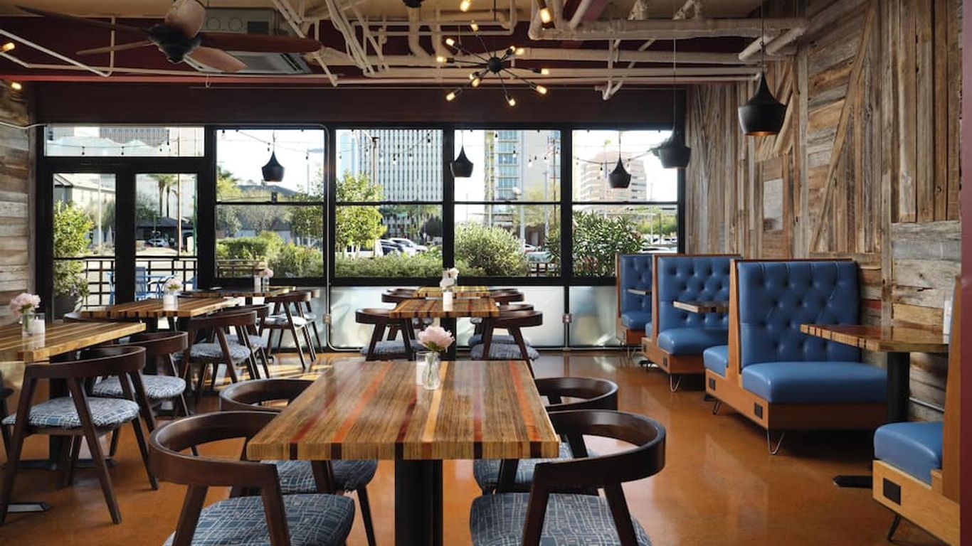 ذا كلاريندون هوتل آند سب، بي دبليو سيجنيتشر كوليكشن