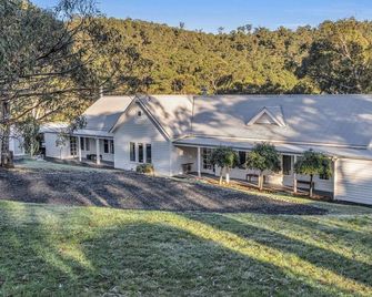 Luxury at Crackenback | Sleeps 10 wood fire | relax & reconnect with loved ones. - Crackenback - Edificio