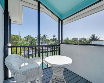 Sunny Marco Island Gem with Shared Pool and Dock! - Marco Island - Balkon