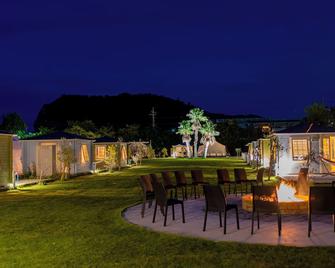 Takatakiko Glamping Resort - Chiba - Innenhof