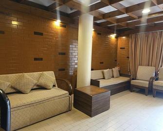 Hotel Panorama - Mahabaleshwar - Sala de estar
