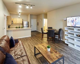 Pelicanstay in Portland Pearl District - Portland - Living room