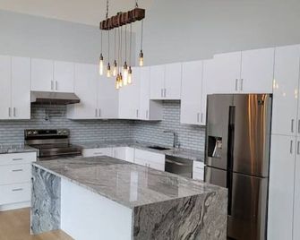 Cozy Cottage With Mountain View At Lakefront Lot - Stamford - Cocina