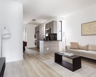 Amazing Greenpoint 2BR w/ Laundry & A/C, by Blueground - بروكلين - غرفة معيشة