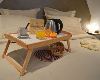 Bed and breakfast in Hautvillers, cradle of champagne (5min. Epernay, 15min. Reims) - Hautvillers - Habitación