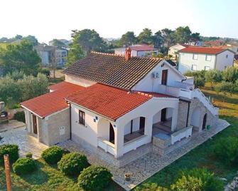 Apartments Đurđica, (15437), Vir, Croatia - Vir - Building