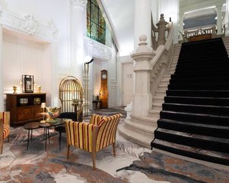 Grand Hôtel Du Tonneau D'Or - Belfort - Hall d’entrée