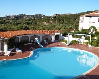 Large and comfortable three-room apartment in a residence with swimming pool, Costa Smeralda - Baia Sardinia - Pool
