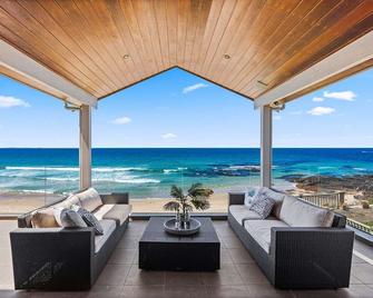 Sea View - Absolute Beachfront Shellharbour - Shellharbour - Balcony