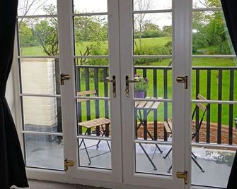 The Greyhound Inn - Edenbridge - Balcony