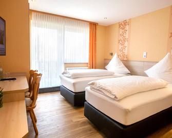 Hotel-Restaurant Haus Hubertus - Winterspelt - Bedroom