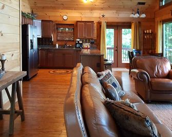 Awesome long range views of Smoky Mts., minutes to NOC, Tsali, and Lake Fontana - Almond - Living room