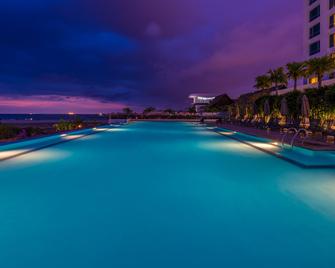 Holiday Inn Melaka - Malacca - Pool