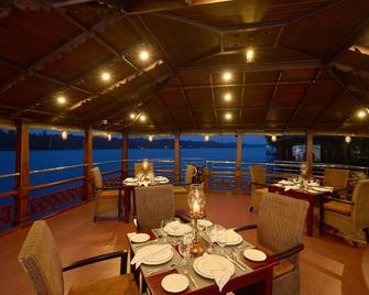 The Leela Ashtamudi, A Raviz Hotel - Kollam - Restaurant