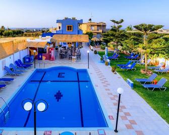 Eltina Apartments - Mália - Pool