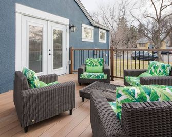 Brand New High End Renovated Main Floor 2-Bedroom - Lethbridge - Balkon