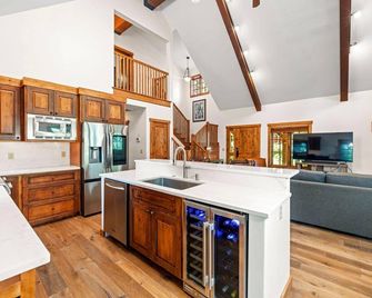 Beautiful Chalet|Private Hot Tub, Wood Fireplace - Donnelly - Cuisine