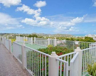 Caribbean Inn And Suites - Saint John's - Balkon