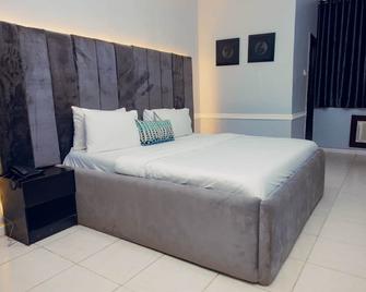 Ovic Hotel - Benin City - Bedroom