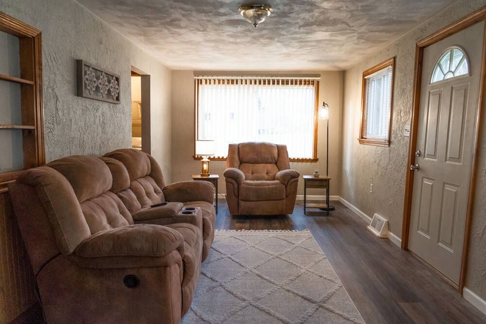Cozy Country Home Central Air Updated Bath Sleeps 4