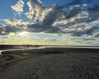 Welcome to our modern cozy two bedroom cottage located in Pointe-du-Chene - Pointe-du-Chêne