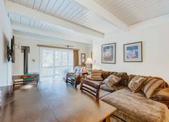 Lake Tahoe Retreat - Incline Village - Living room