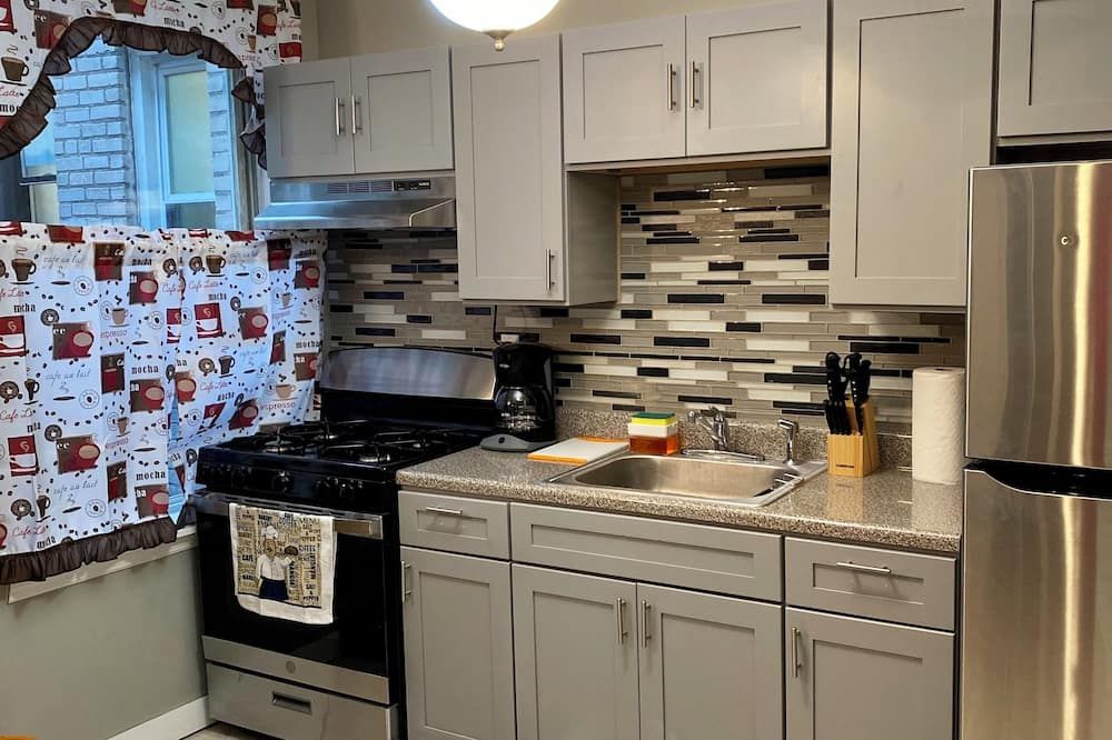 2BR Apt Located in the Heart of Brooklyn, 30 Minutes From Midtown & Pets Allowed - نيويورك - مطبخ