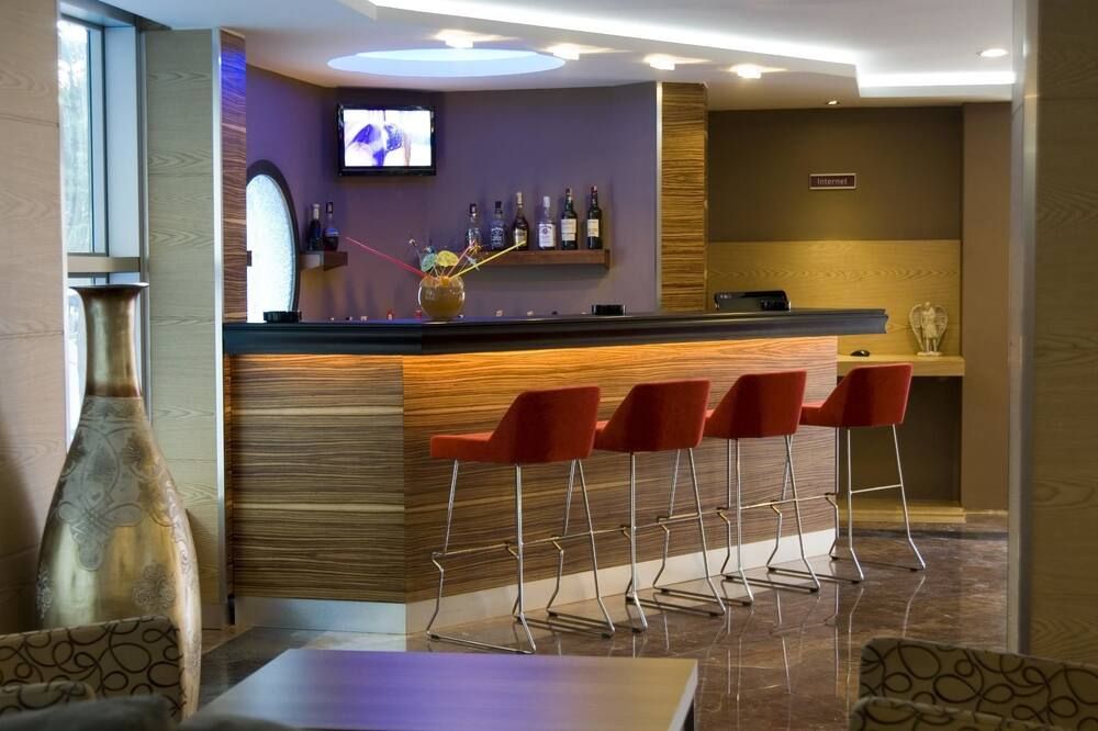 Supreme Hotel - מרמריס - בר