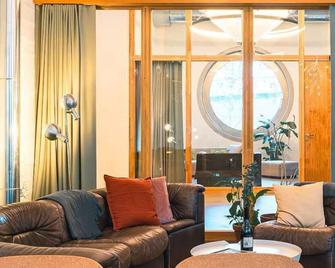Silo Design & Boutique Hostel Basel - Basel - Living room