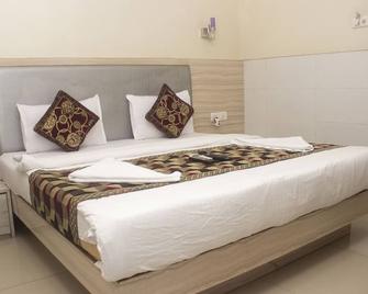 KF Residency - Mumbai - Bedroom