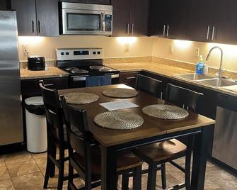 Luxury Apt at the Point Easy Access To and From Downtown 24-7 Parking - Pittsburgh - Cocina