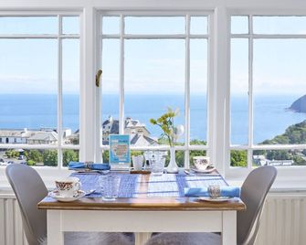 Highcliffe House - Lynton - Matsal