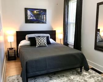 Great Homebase Bungalow - 10 Mins to Starved Rock! - La Salle - Bedroom