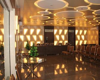 Hotel Empire - Valsād - Lobby