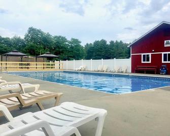The Inn at Kampfires - Brattleboro - Piscina