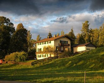 145 m² directly on the 'Bavarian Sea' with spectacular lake and mountain views - Chieming - Gebouw