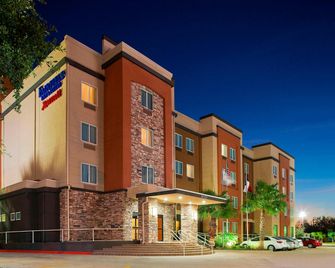 Fairfield Inn & Suites by Marriott Houston Hobby Airport - Houston - Toà nhà