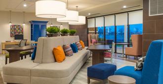 Home2 Suites by Hilton Buffalo Airport/ Galleria Mall - Cheektowaga - Σαλόνι
